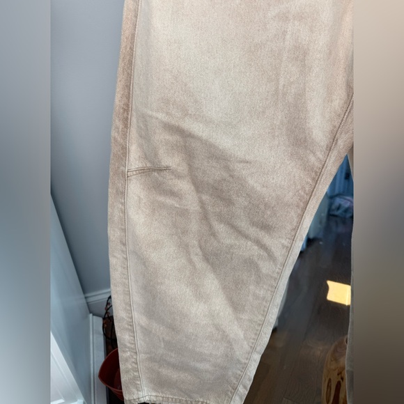 Levi's Women's High-Rise Cinch Waist Barrel Jeans in Light Beige 31x31 BNWT - Picture 9 of 16